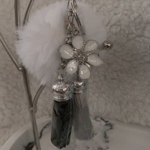 Crystal flower bag charm Pom Pom keychain white